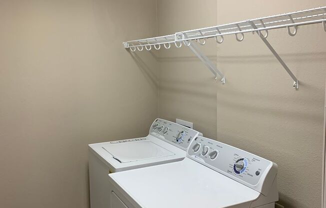 2 beds, 2 baths, 1,011 sqft, $1,255, Unit 2320-208