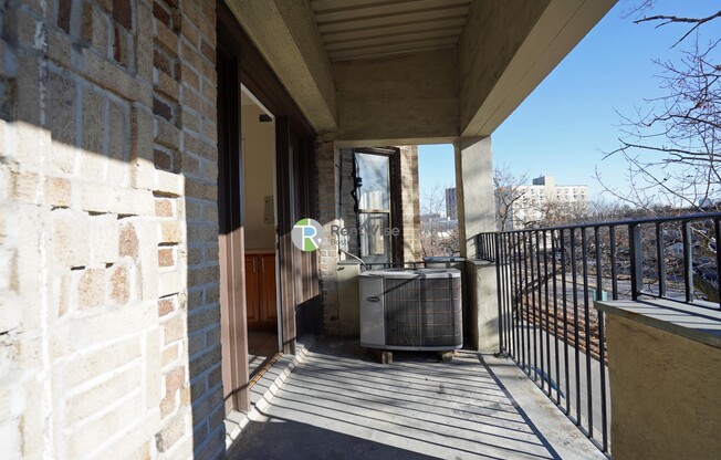 1135 COMMONWEALTH AVE