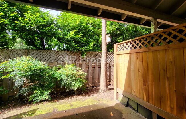 Cozy 1 BD | 1.5 BA Townhome with Patio - Gresham