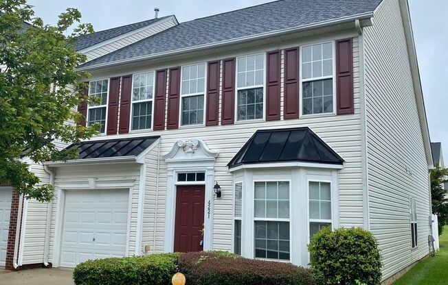 Very Nice 3 bed/2.5 bath Townhouse in Harrisburg Town Center community Garage/1st floor master/gas fireplace/back porch
