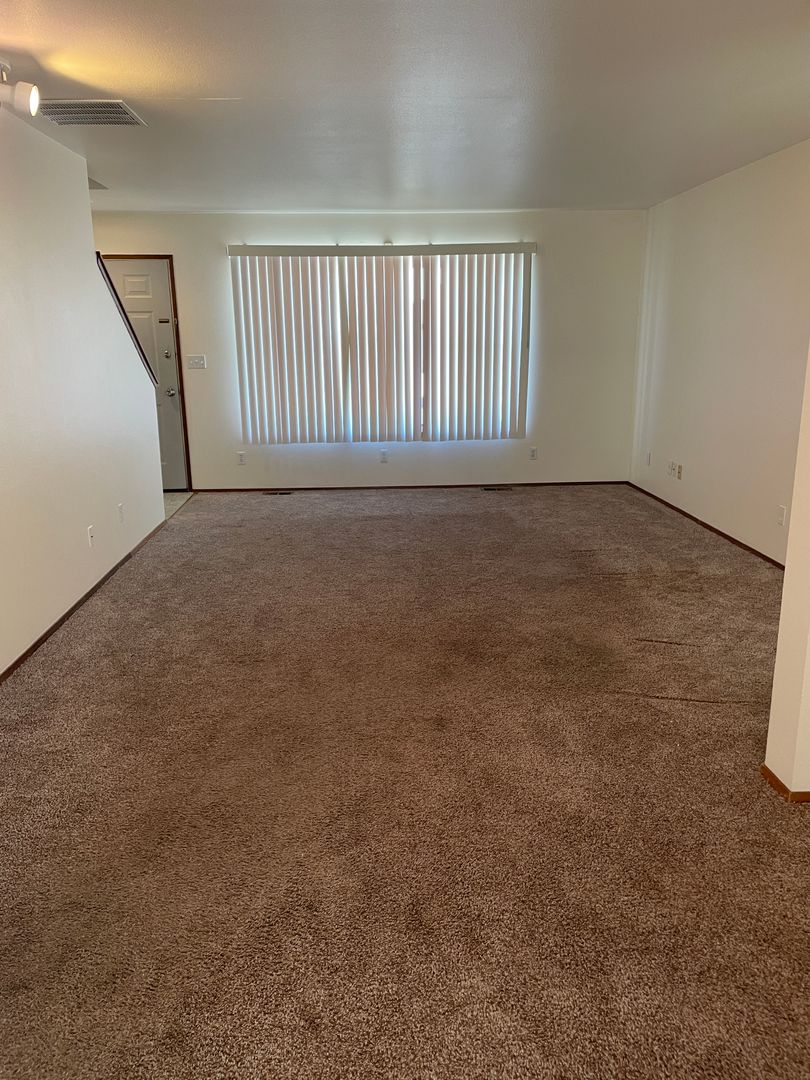 Duplex for Rent, Lake Views & Garage