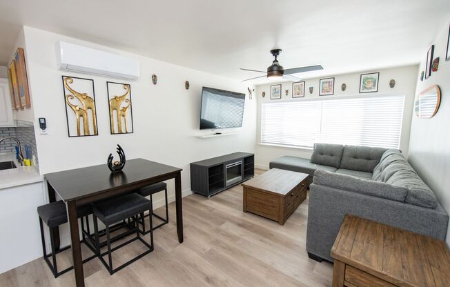 1 bed, 1 bath, $3,150, Unit 3080 University Av #4