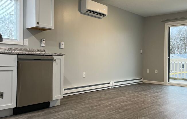 2 beds, 1 bath, 800 sqft, $1,100, Unit 11