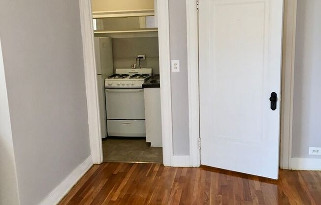 Studio, 1 bath, 315 sqft, $950, Unit 7F