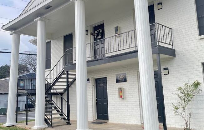 2 beds, 1.5 baths, 1,000 sqft, $1,525, Unit 166