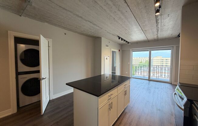 1 bed, 1 bath, 681 sqft, $2,700, Unit 952-708