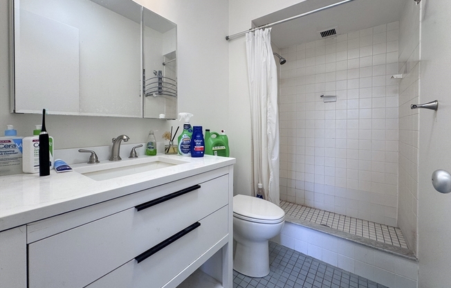 2 beds, 2 baths, 975 sqft, $3,950, Unit 806