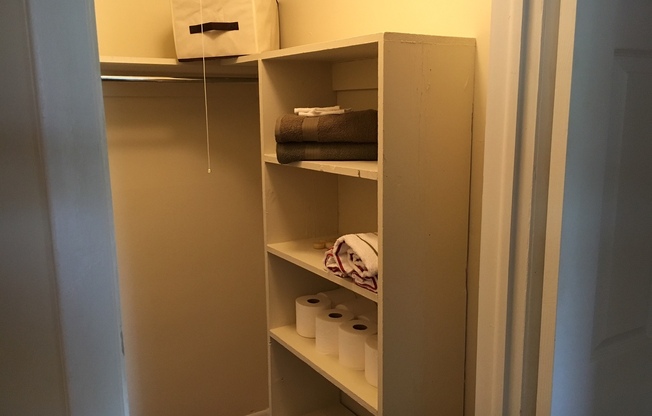 2 beds, 1 bath, 850 sqft, $950, Unit 4080-A1