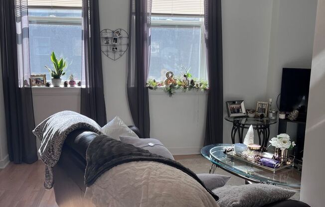 1 bed, 1 bath, 600 sqft, $1,299, Unit 413