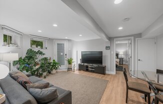 3002 11 ST NW