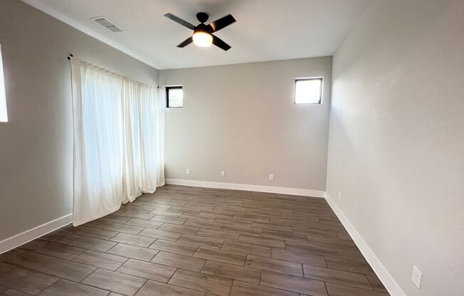 Stunning 3/2.5/2 Craftsmen Cottage in luxurious Bridgeland Master Planned Community!