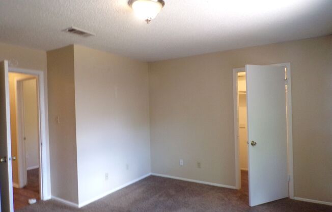 2 beds, 1 bath, 900 sqft, $1,395, Unit A