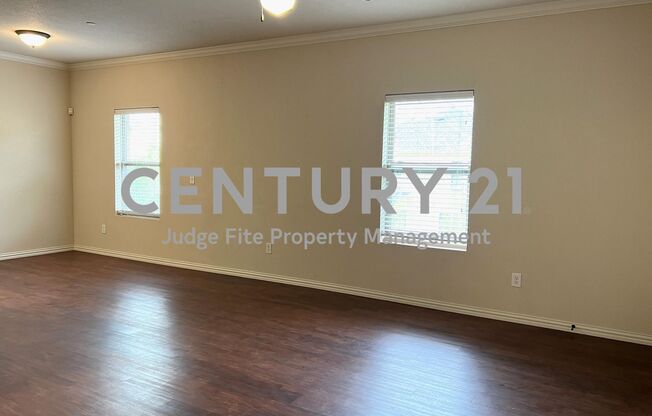 Cozy 1/1 Second Floor Apartment in Waxahachie For Rent!