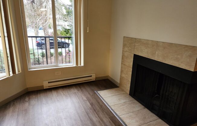 1 bed, 1 bath, 803 sqft, $1,695, Unit 250