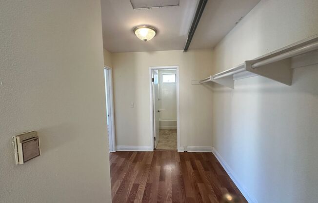 2 beds, 1 bath, $2,500