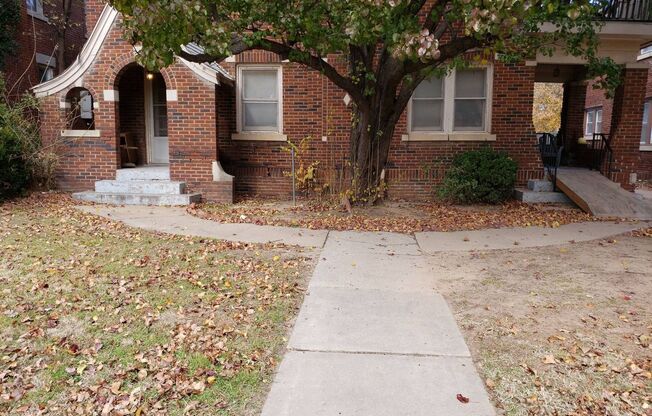 2 beds, 1 bath, $1,200