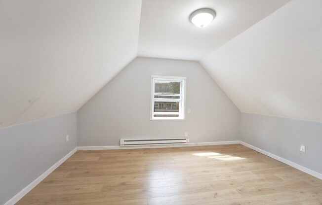5 beds, 3 baths, 2,185 sqft, $5,000