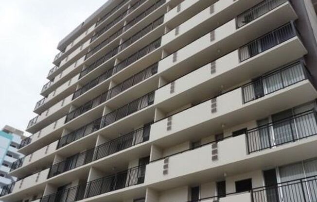 Central Location. Penthouse Condo. Split AC