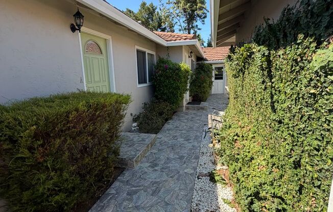 Charming San Jose 2BD/1BA Triplex Unit!