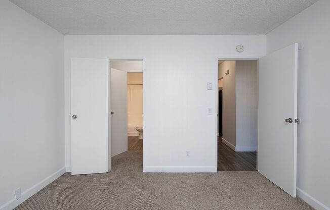 1 bed, 1 bath, 704 sqft, $2,095, Unit B-42