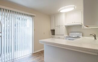 2 beds, 1.5 baths, $1,795, Unit 22