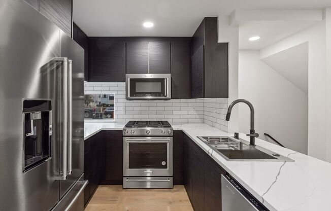 3 beds /3 baths newer townhome in Green Lake!