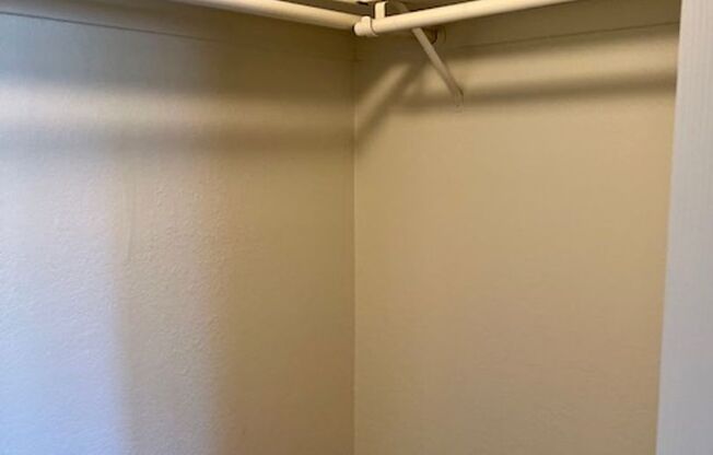 1 bed, 1 bath, 700 sqft, $1,500, Unit 90