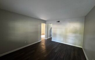 2 beds, 1 bath, 766 sqft, $1,350, Unit 11 Hampstead Avenue