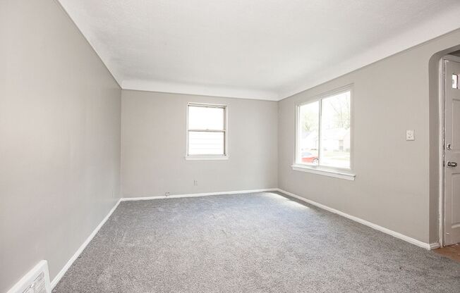 3 BED 1 BATH SINGLE FAMILY HOME IN BEAUTIFUL MAPLE HEIGHTS!