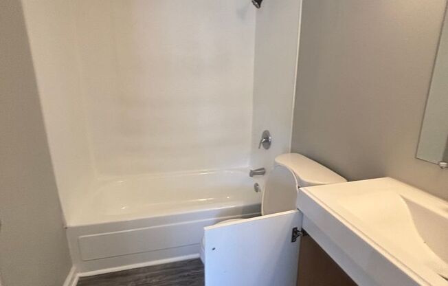 3 beds, 2 baths, 1,230 sqft, $975