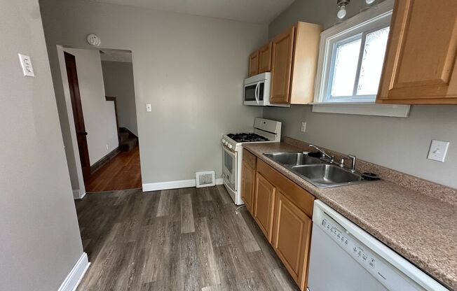 4 beds, 1 bath, $1,495, Unit 4805 Ardmore Avenue