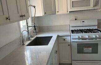 2 beds, 1 bath, 1,000 sqft, $2,350, Unit 1/4