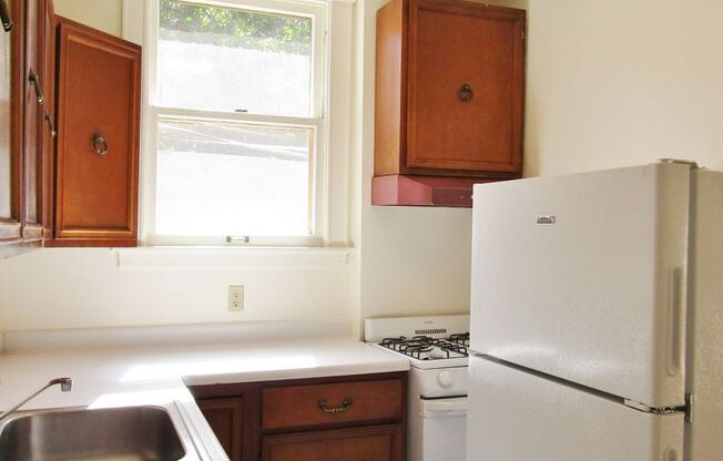 2 beds, 1 bath, $1,945, Unit 10