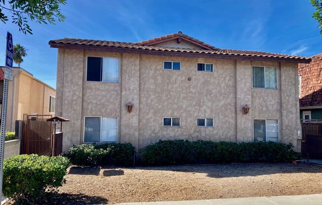 MUST BE 55 AND OLDER TO RENT: 1 Bed, 1 Bath North Park Unit
