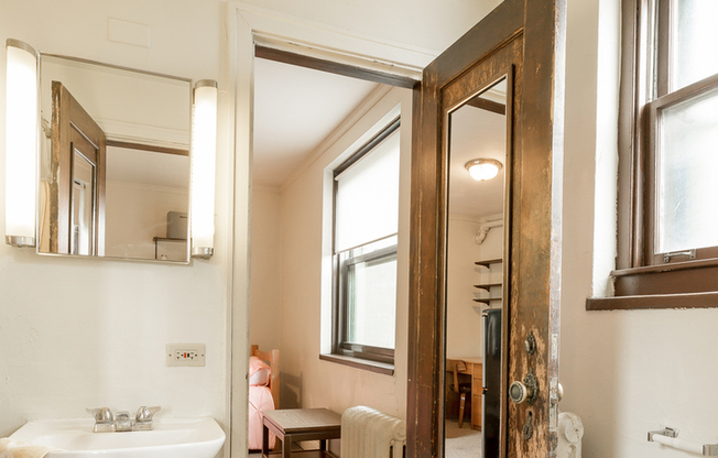 Studio, 1 bath, 300 sqft, $734, Unit 407A