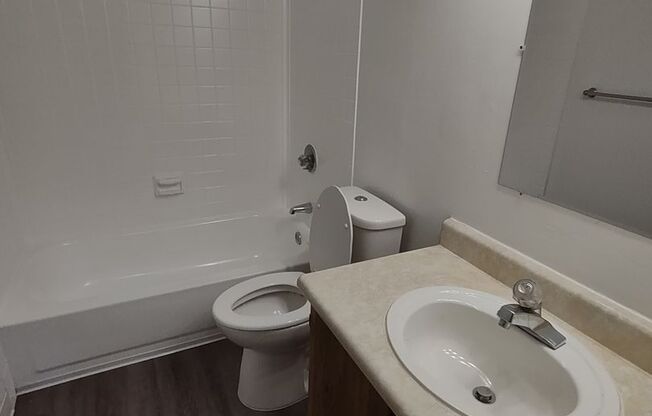 3 beds, 1.5 baths, 1,050 sqft, $1,249, Unit 3108