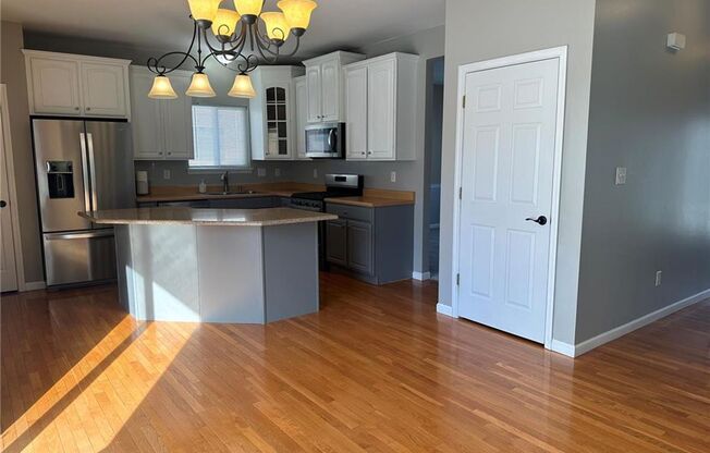 4 beds, 2.5 baths, 2,288 sqft, $2,800, Unit Madison Park 208