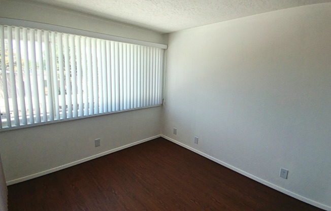 2 beds, 1 bath, 810 sqft, $1,105, Unit 20-C
