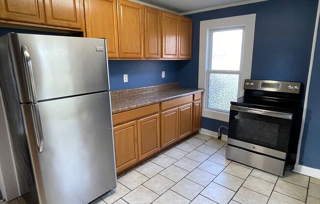 2 beds, 1 bath, $1,300