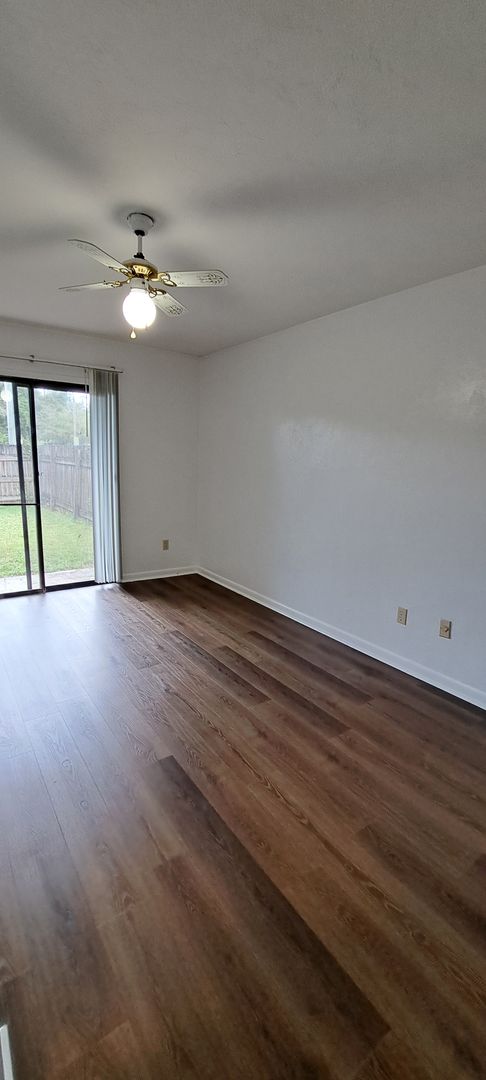 2 beds, 1 bath, $1,050