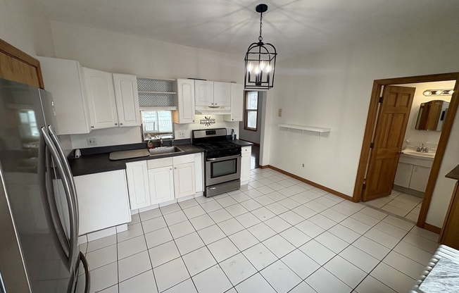 573 SHIRLEY ST