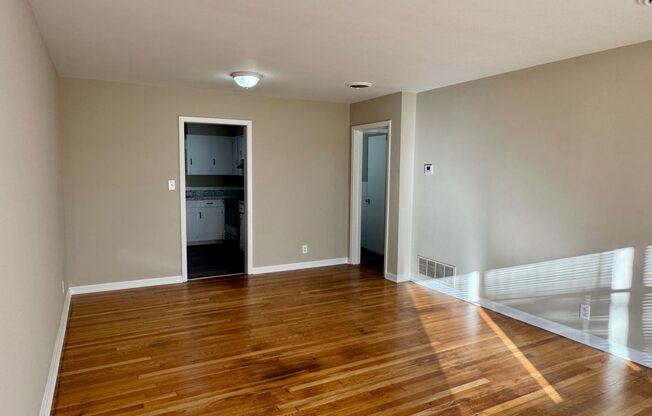 2 beds, 1 bath, $775