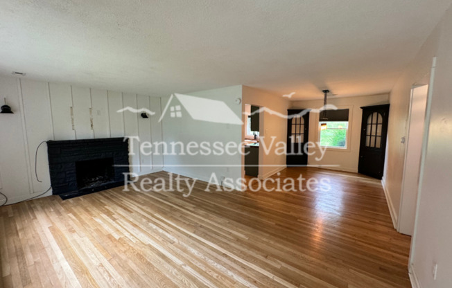 Move in Ready! RENOVATED home in Fountain City convenient to Tazewell Pike and Downtown Knoxville