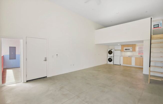 1 bed, 1 bath, 648 sqft, $2,195, Unit 3042
