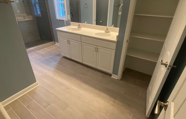 4 beds, 2.5 baths, $4,199