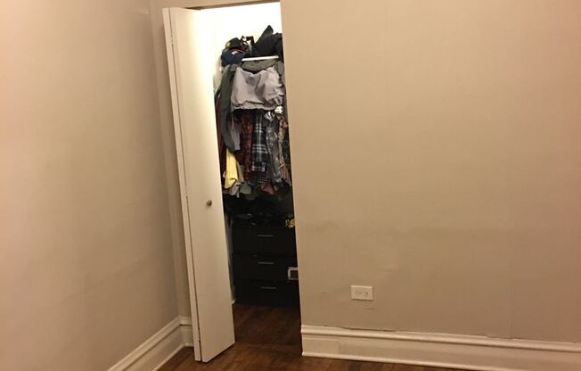 2 beds, 1 bath, 850 sqft, $1,650, Unit 2R