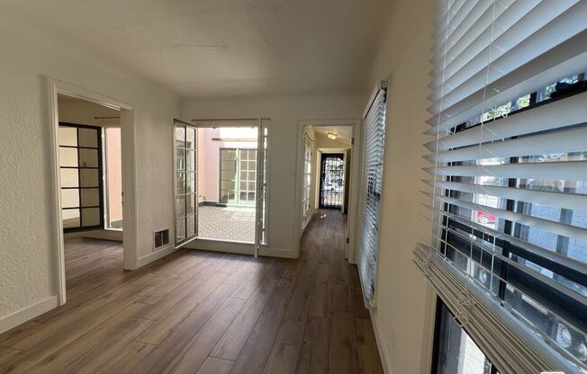 4956 S SAN VICENTE BLVD