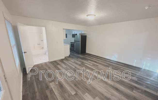 1054 W 1520 N