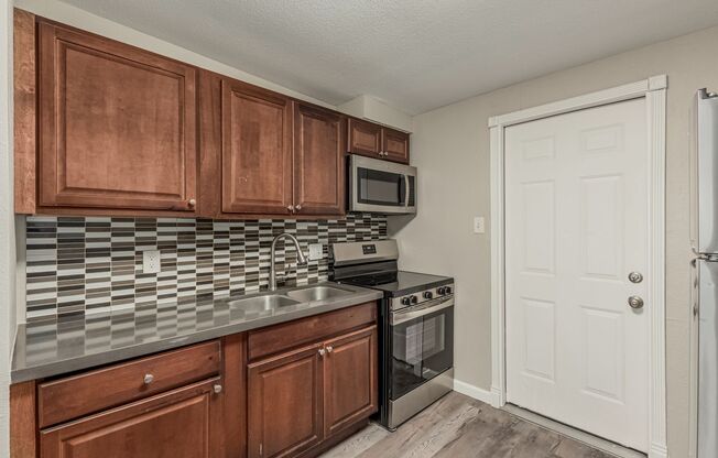 1010 1012 S SMITH RD