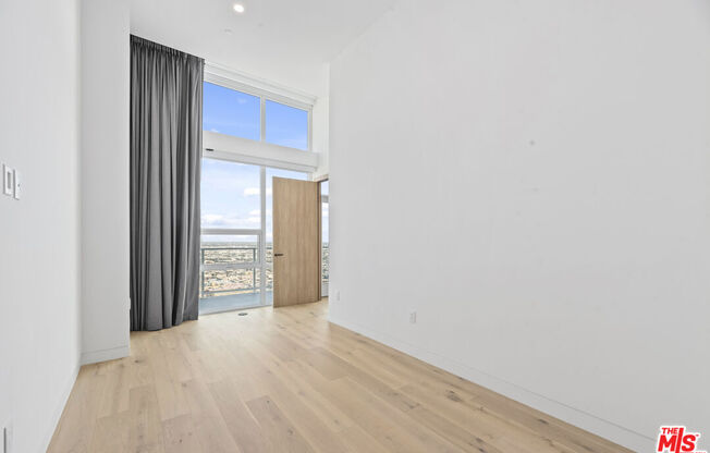 4 beds, 4.5 baths, 3,652 sqft, $25,000, Unit PH 1